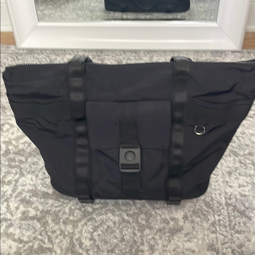 Versatile black travel bag